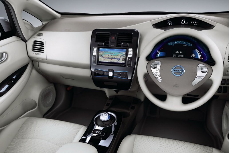 Nissan Leaf 2017 салон