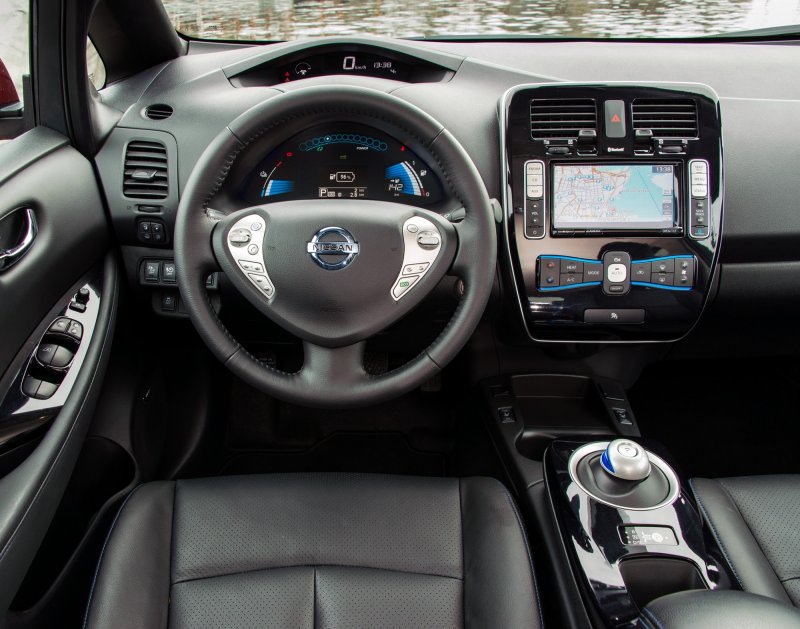 Nissan Leaf 2 салон
