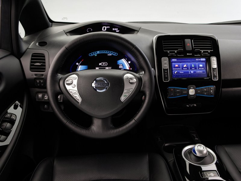 Nissan Leaf 1 салон