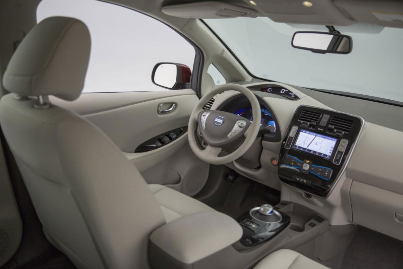 Nissan Leaf 2010 салон