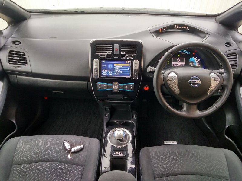 Nissan Leaf 2009 салон