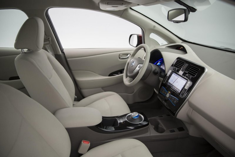 Nissan Leaf 2016 салон