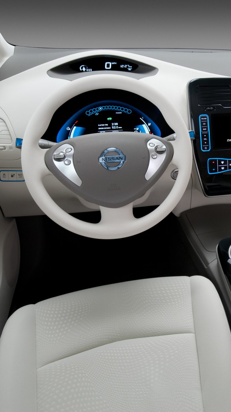 Nissan Leaf 2010 салон