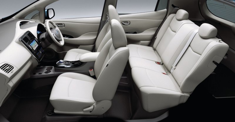 Nissan Leaf 2011 интерьер