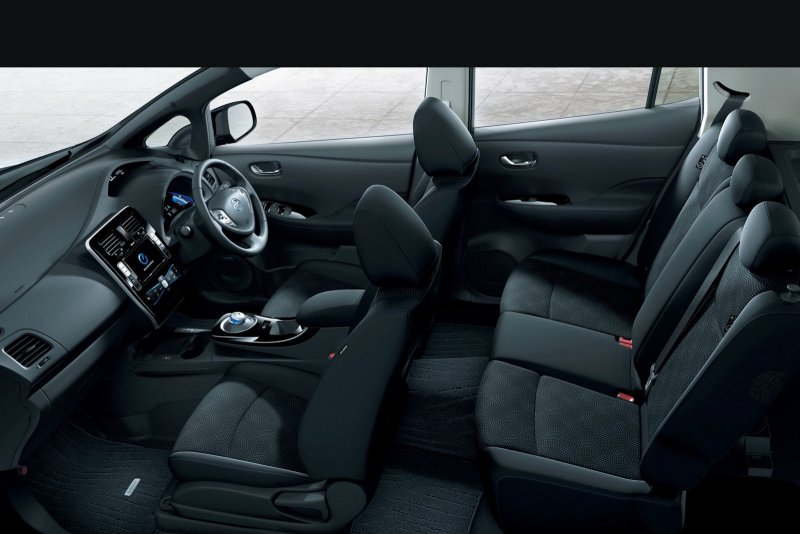 Nissan Leaf салон