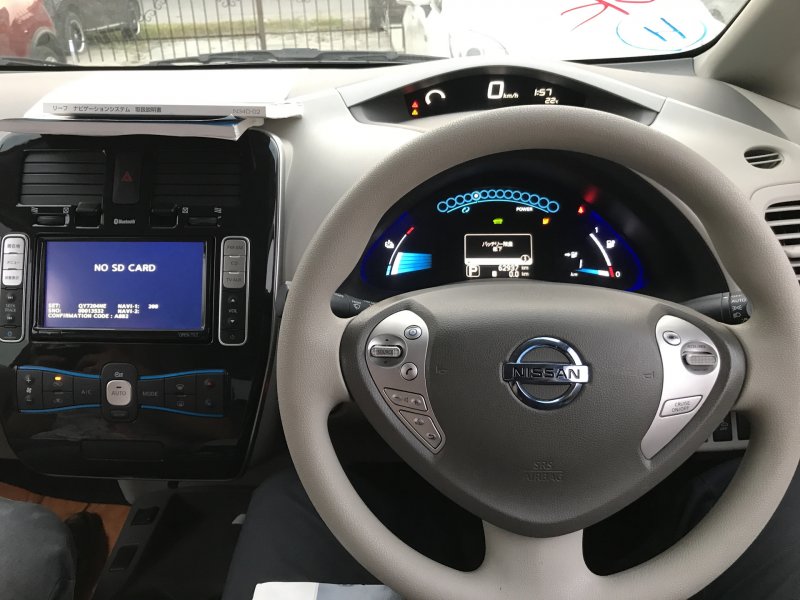 Nissan Leaf 2011 салон