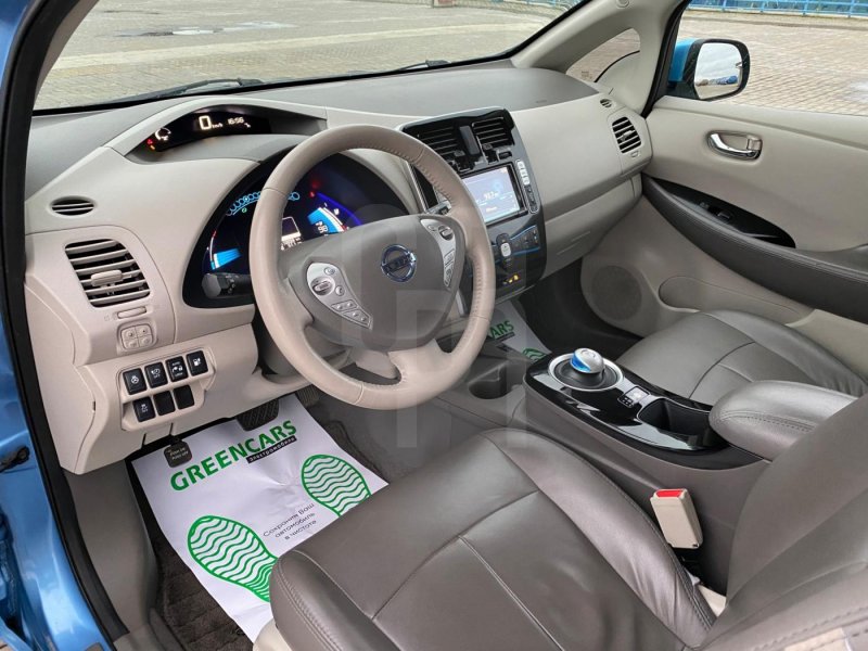 Nissan Leaf ze1 салон