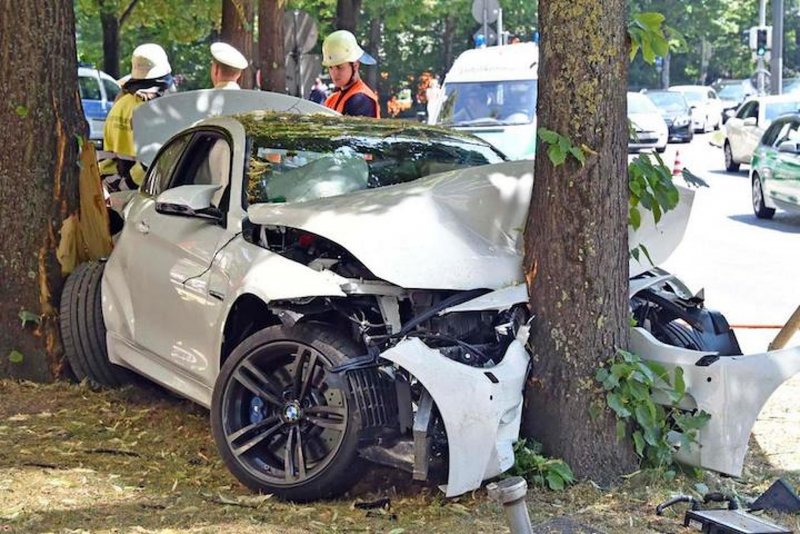 BMW 7 crash