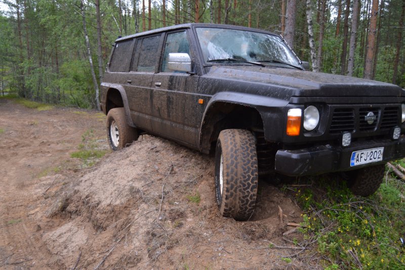 Nissan Patrol y60 Stripes