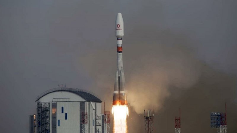 С космодрома Восточный стартовала ракета-носитель "Союз-2.1б