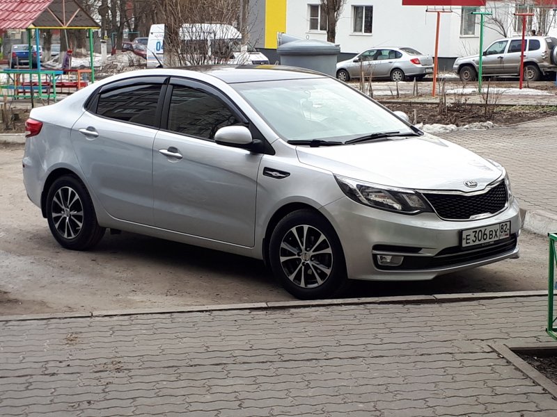 Kia Rio 2017 седан серебристая