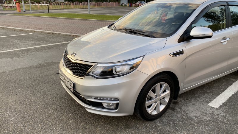 Киа Рио 2016 серебристый