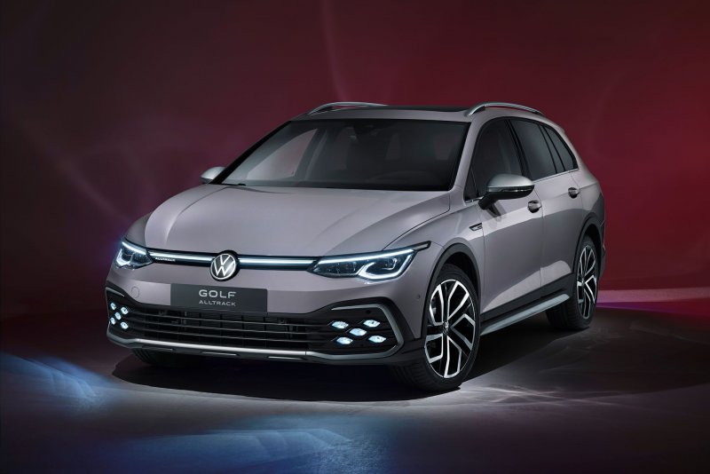 Новый Volkswagen Golf 2021