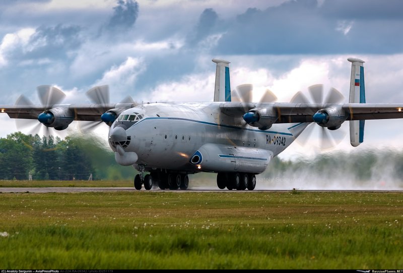 АН-22 Антей и АН-225 Мрия
