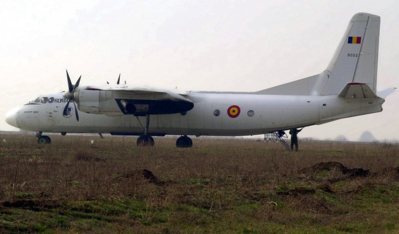 АН-24 военно-транспортный самолёт