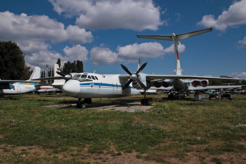Транспортный самолет АН 22 Антей