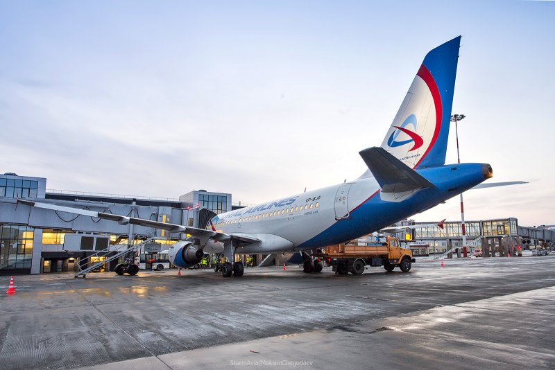 Боинг 737 ЮТЭЙР