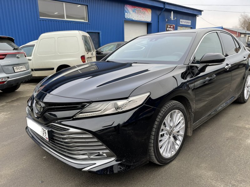 Toyota Camry 2018 белая