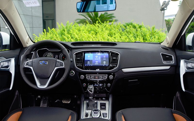 Geely Emgrand x7 салон