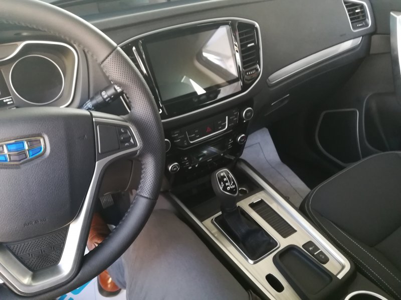 Geely Emgrand x7 салон