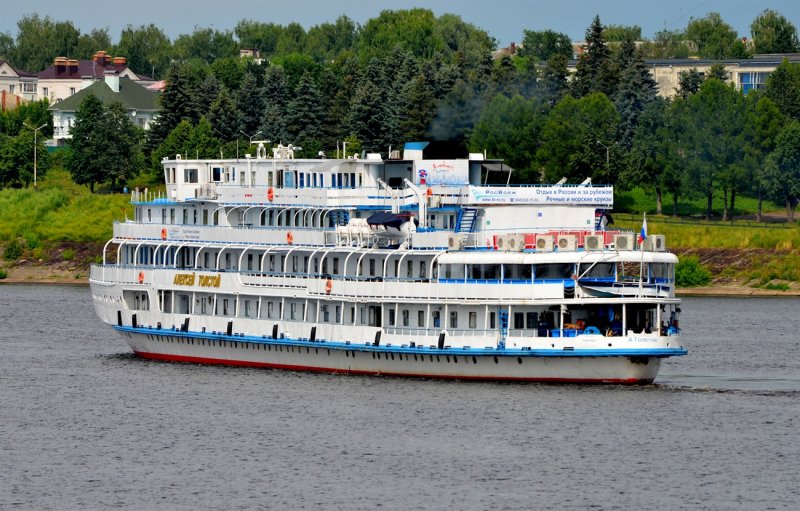 Водоход теплоход Лев толстой