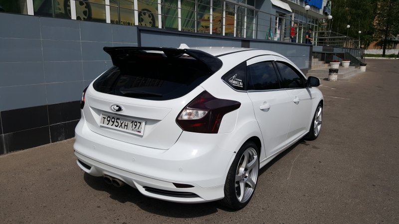 Ford Focus 3 хэтчбек белый 2012