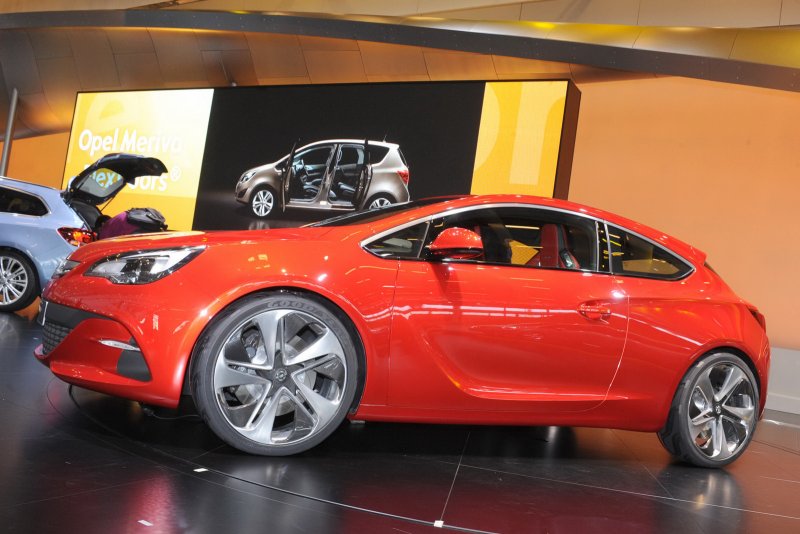 Опель Астра GTC Sport
