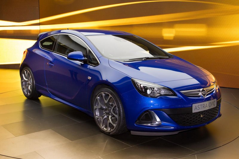 Опель Астра GTC синяя