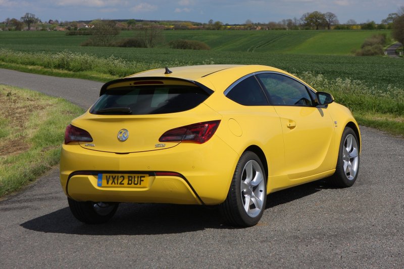 Opel Astra Coupe 2012