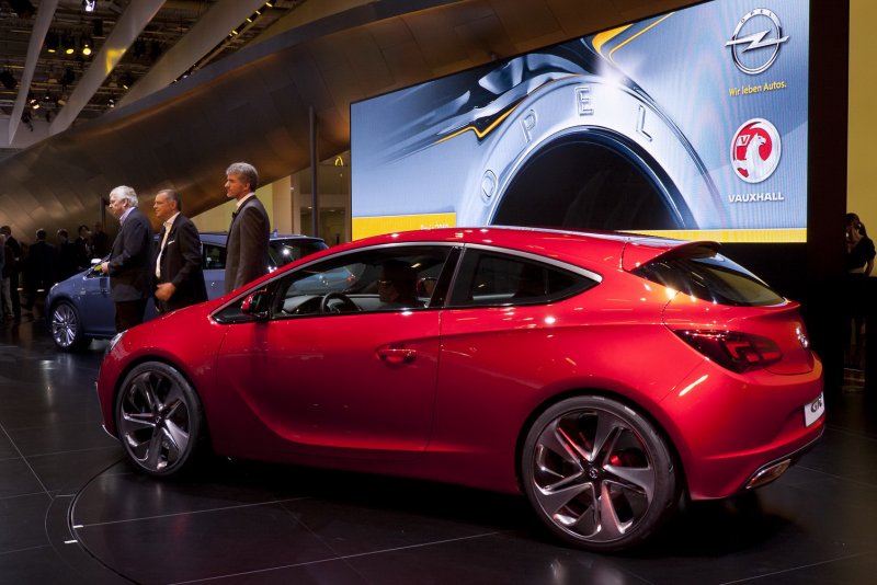 Опель Астра GTC Paris