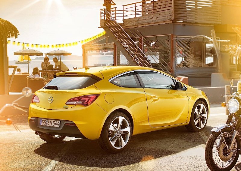 Opel Astra GTC 2011