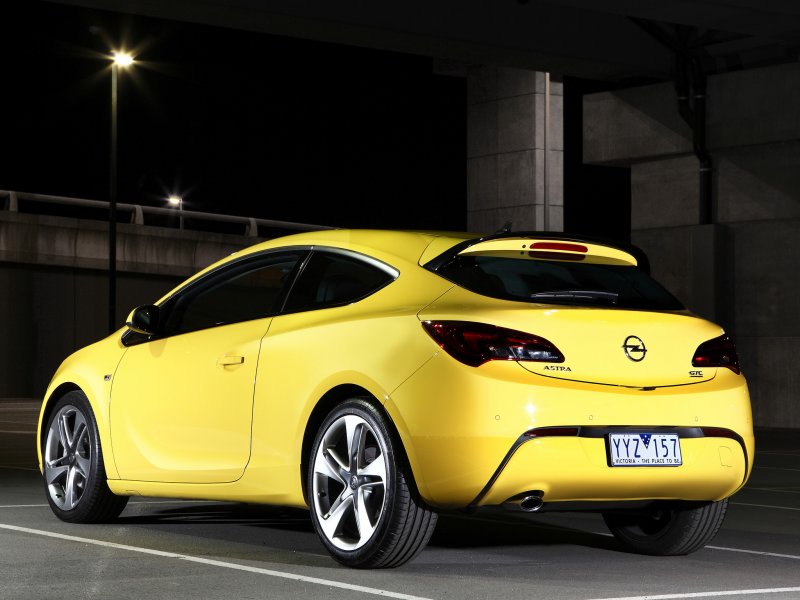 Opel Astra GTC 2012