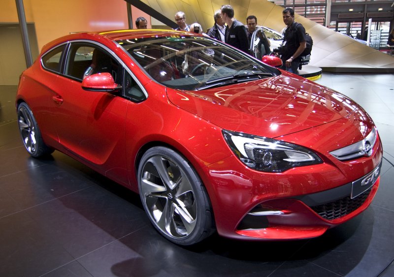 Опель Астра j GTC 2014