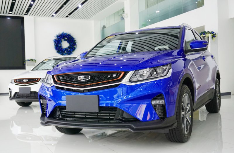Geely Coolray синий
