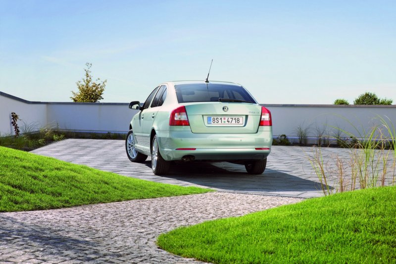 Skoda Octavia 2012 сзади