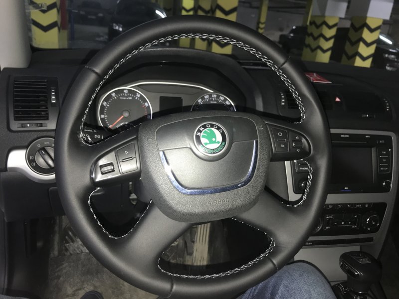 Кожаный руль Шкода Октавия а5