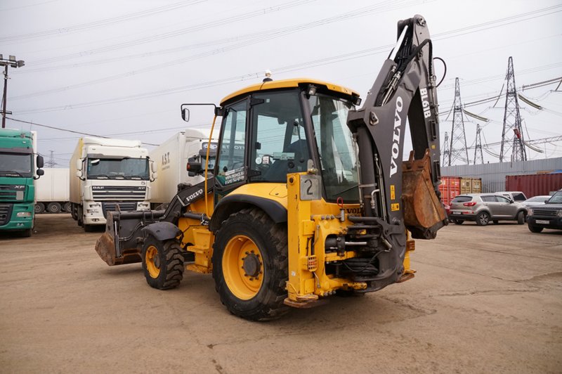Экскаватор-погрузчик Volvo bl61b