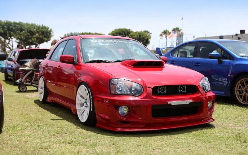 Subaru Impreza WRX STI красная