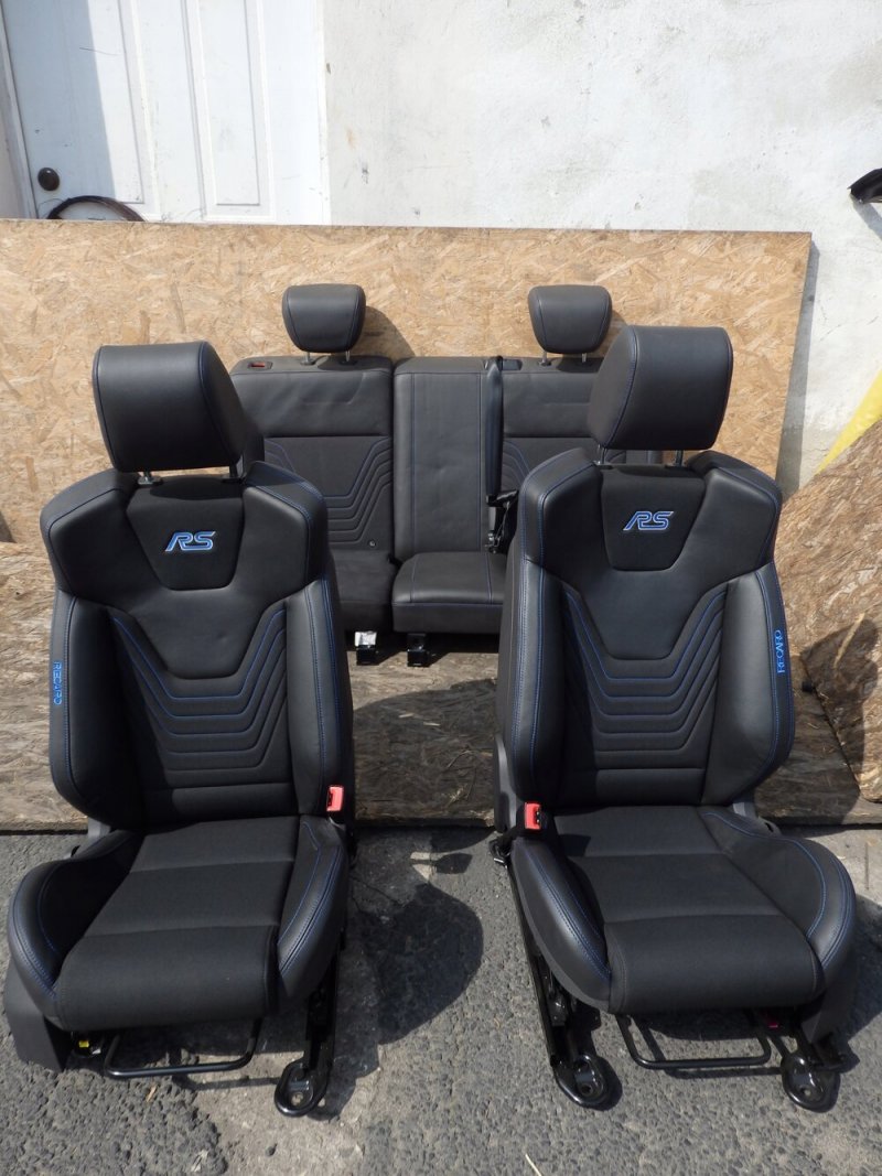 Сиденья Ford Focus RS Recaro