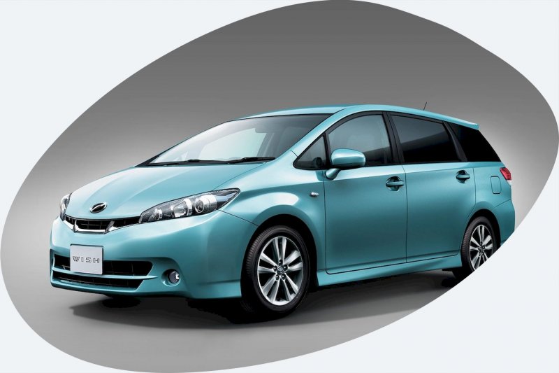 Toyota Prius Alpha 2013
