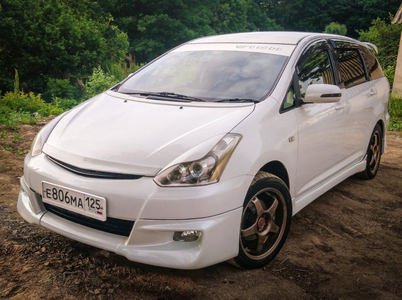 Toyota Wish 2003 - 2009