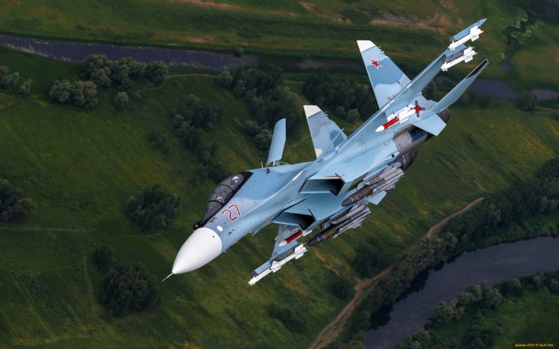 Военный самолет Су 30