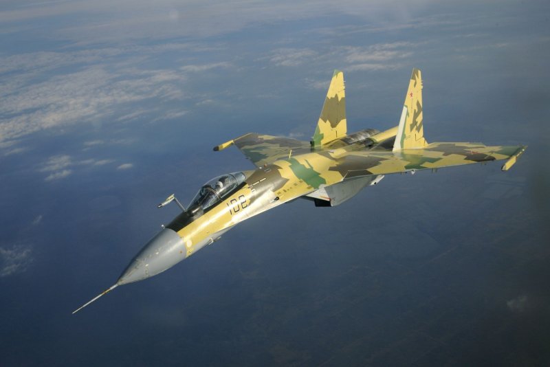 Истребитель Су-35