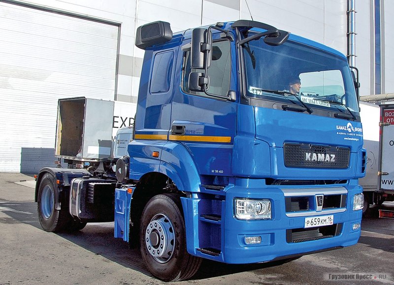 КАМАЗ 54901 кабина внутри