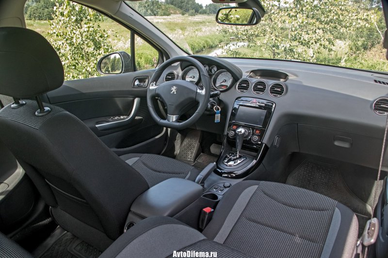 Peugeot 408 салон