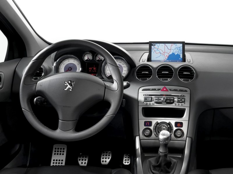 Peugeot 408 салон