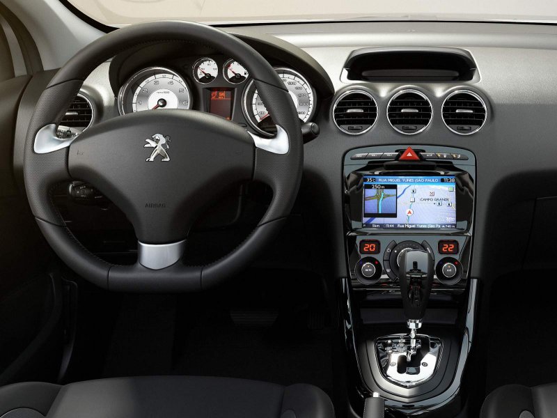 Peugeot 408 2014 салон