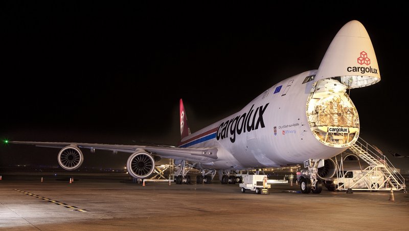 Самолет горбатый 747