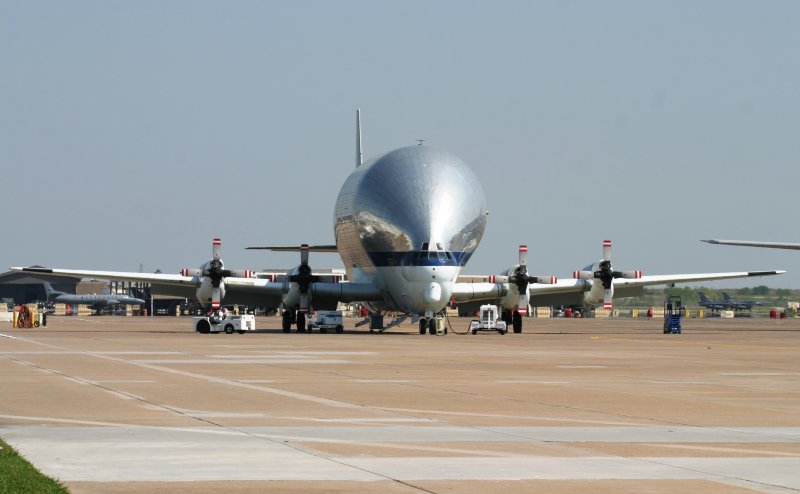 Aero Spacelines b-377 Guppy