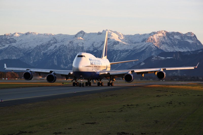 Самолет Боинг 777